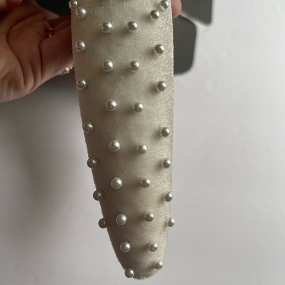 Lele Sadoughi White Faux Pearl Embellished Velvet Headband